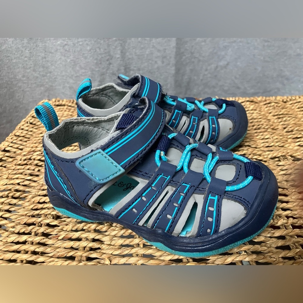 Cat & Jack Sandals - Toddler Size 5 -Blue, closed toe - Water summer adventure
